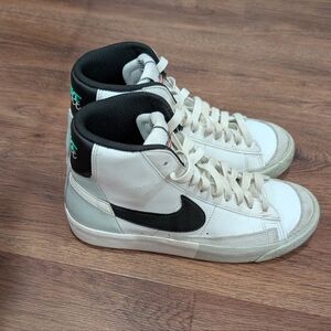 Nike Blazer Mid ‘77 SE GS ‘Split-White Black’ Youth size 4.5